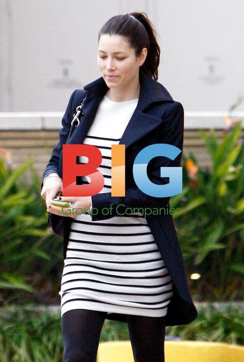 Jessica Biel Leaving Barneys in Beverly Hills