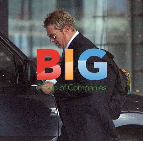 Shane Warne Leaves Hotel for WACA