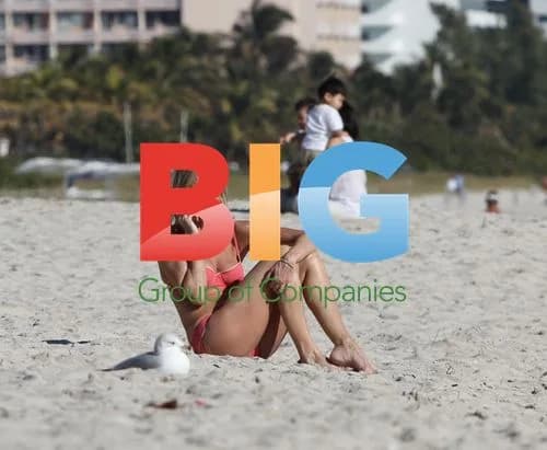 Claire Chazal relaxing on Miami beach