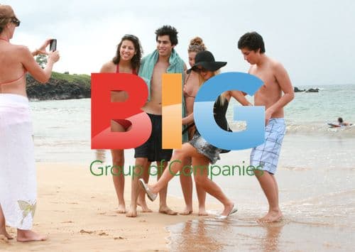 Paris Hilton and Cy Waits on Maui Beach