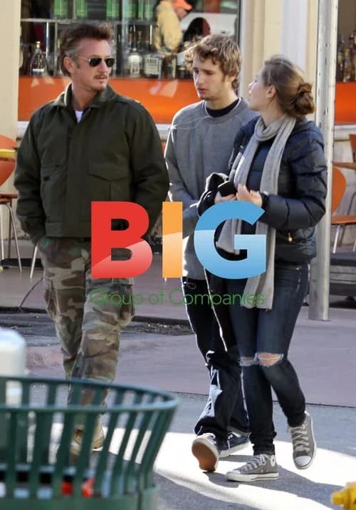 Sean Penn with family at Miami Beach