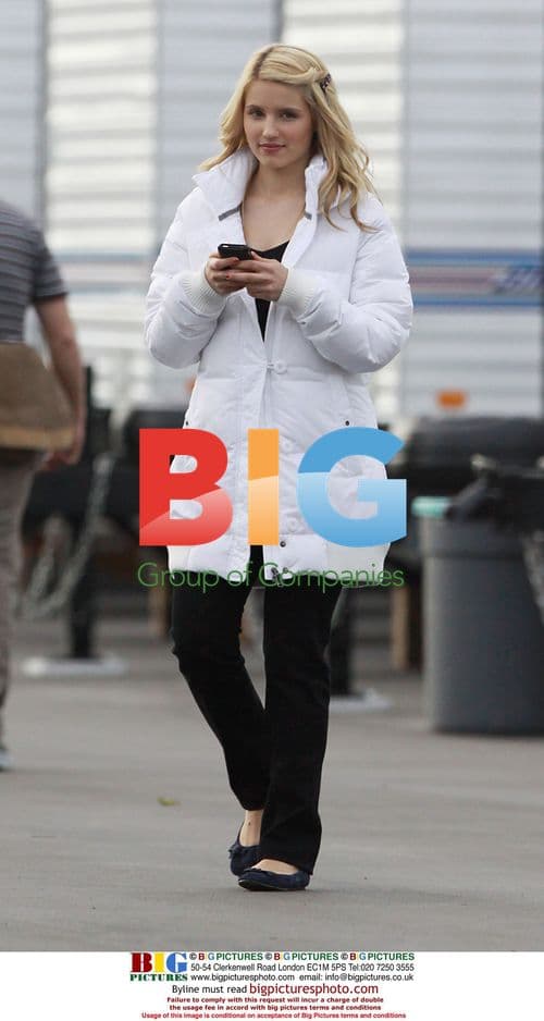 Dianna Argon and Co-stars on 'Glee' Set