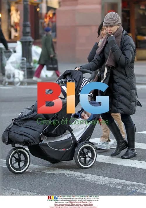 Naomi Watts Runs Errands with Kids in NYC
