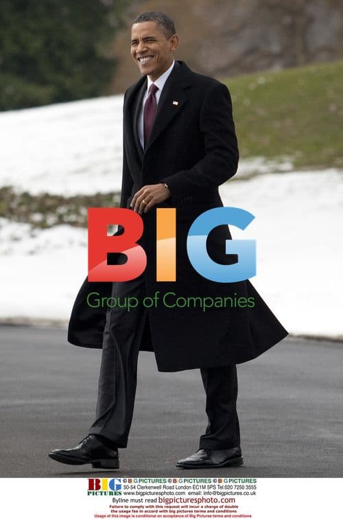 Obama Walks to Marine One