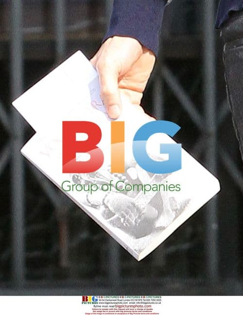 Russell Brand Leaving Yoga Center