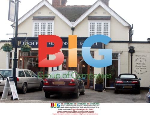 Claire Richards Out for Lunch with Family