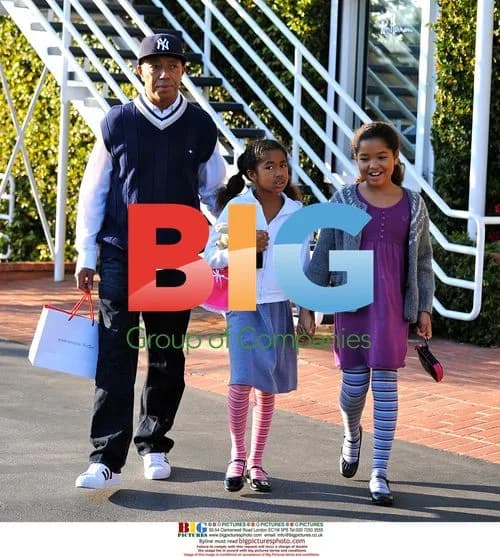 Russell Simmons shops with daughters