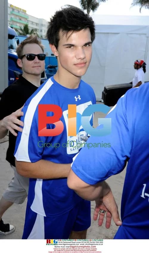 Taylor Lautner at Direct TV Beach Bowl