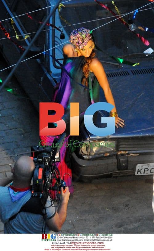 Alicia Keys and Beyonce filming "Put It In a Love Song"