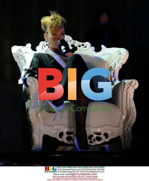 Rihanna performs at Pepsi Super Bowl Fan Jam