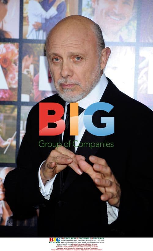 Hector Elizondo at "Valentine's Day" Premiere