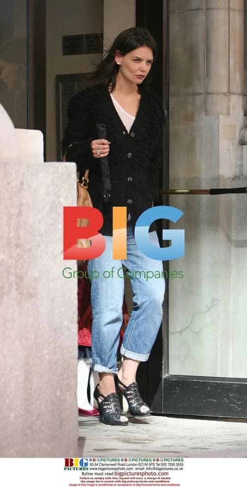 Katie Holmes and Suri Cruise Leave NYC Apartment