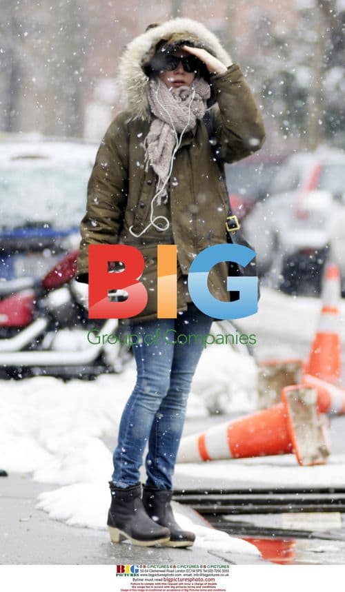 Michelle Williams Subway Station