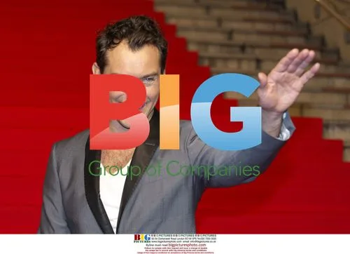 Jude Law at 'Sherlock Holmes' Premiere