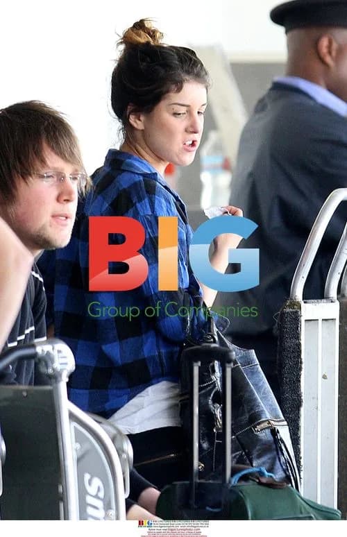 Shenae Grimes Arriving at LAX in Limo