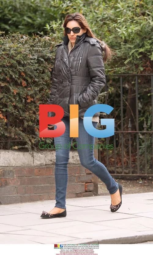 Kelly Brook Visits Dry Cleaner