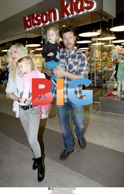 Tori Spelling and Dean McDermott Shop with Family