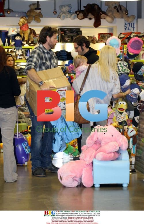 Tori Spelling and Dean McDermott Shop at Kitson