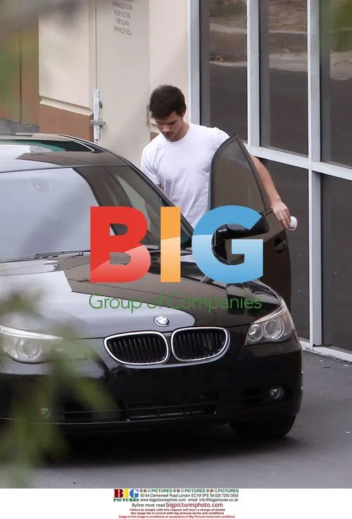 Taylor Lautner Leaves Gym