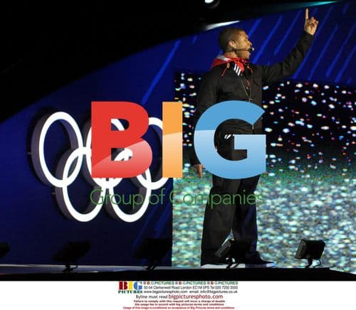 Usher Performs at 2010 Olympics