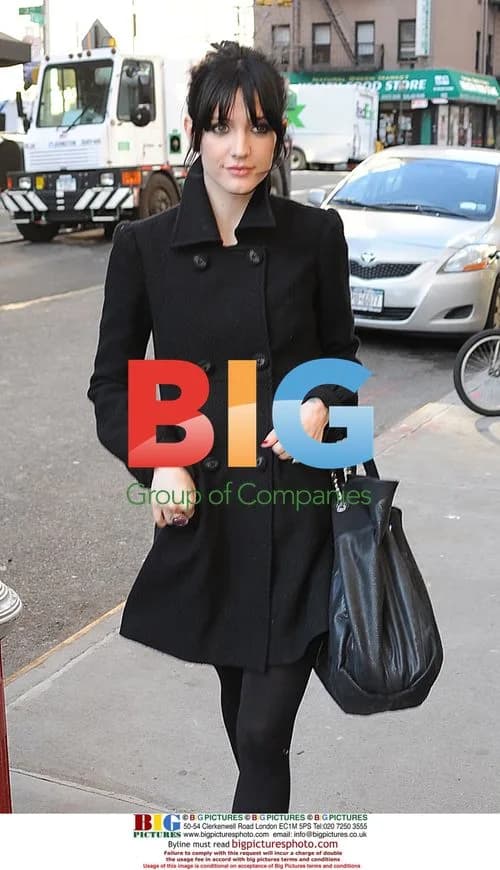 Ashlee Simpson-Wentz Returns Home in NYC