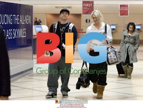 Brooke and Nick Hogan Make Funny Faces at LAX