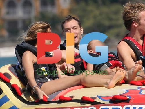 Jude Law and Sienna Miller boat ride