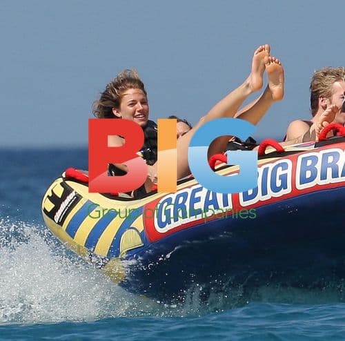 Jude Law and Sienna Miller on Boat