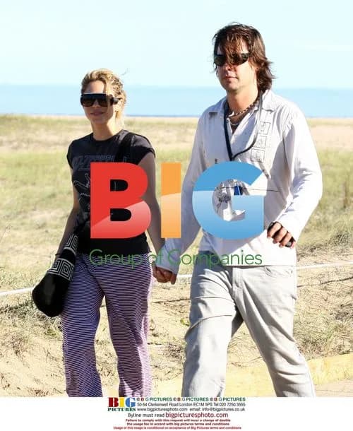Shakira and boyfriend lunch in Uruguay