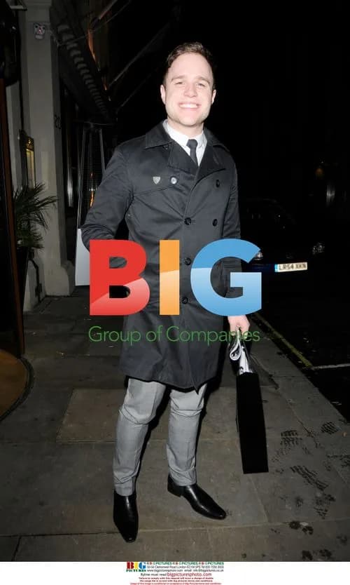 Olly Murs Buys Big Issue