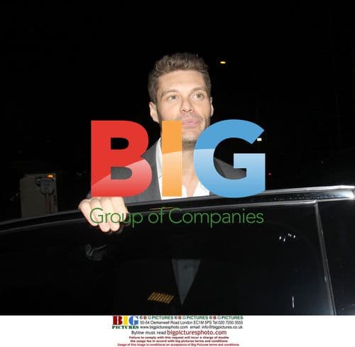 Ryan Seacrest Leaves Restaurant