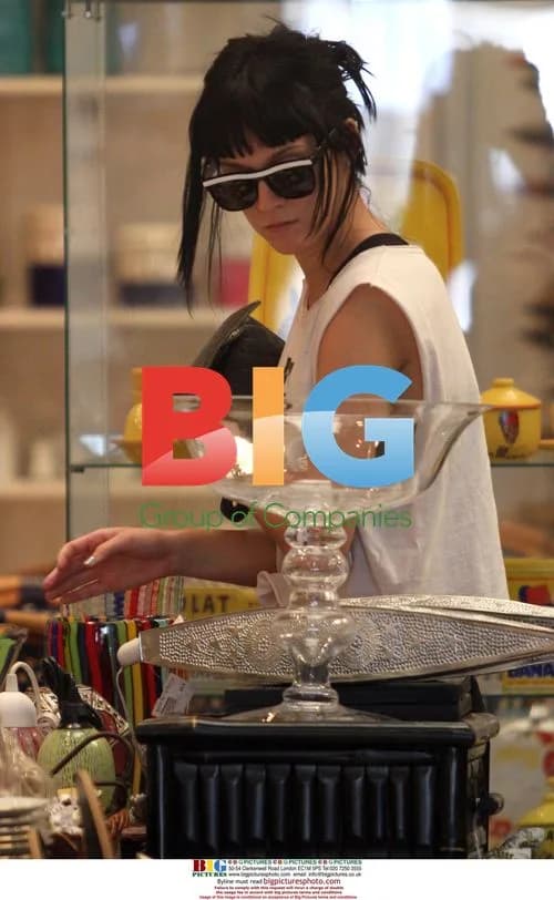 Katy Perry visits American Rag Cie store
