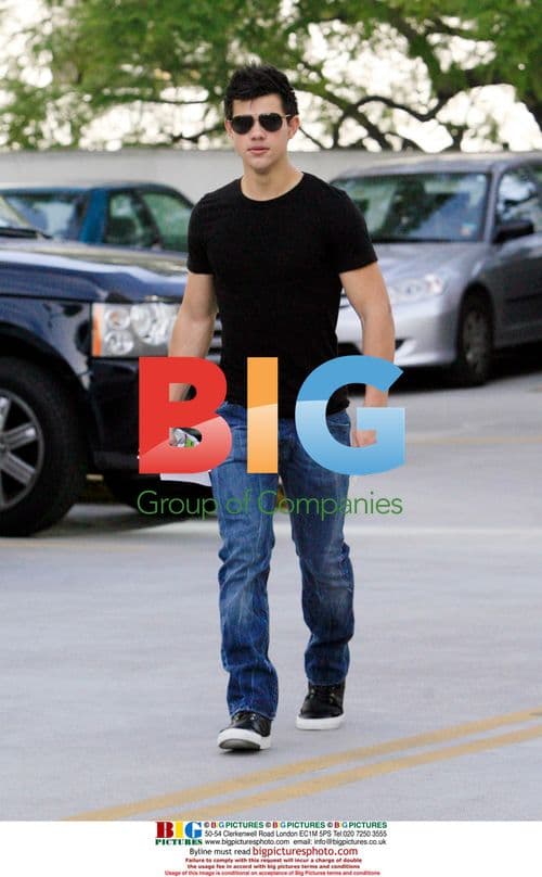 Taylor Lautner Runs Errands in Audi R8