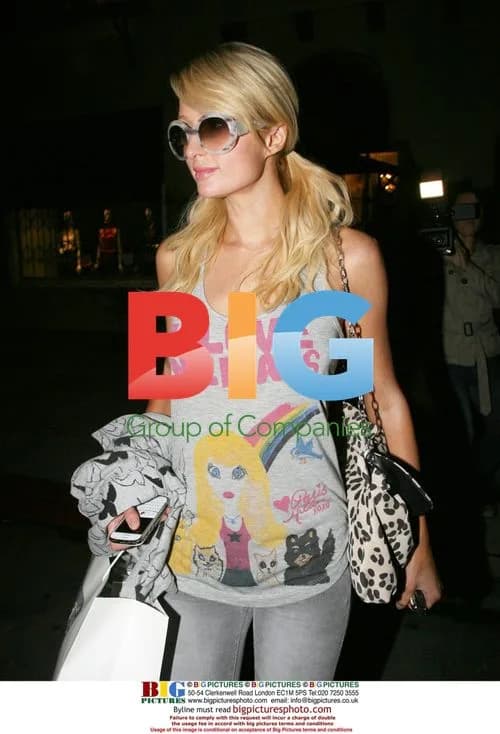 Paris Hilton Exits Hollywood Salon