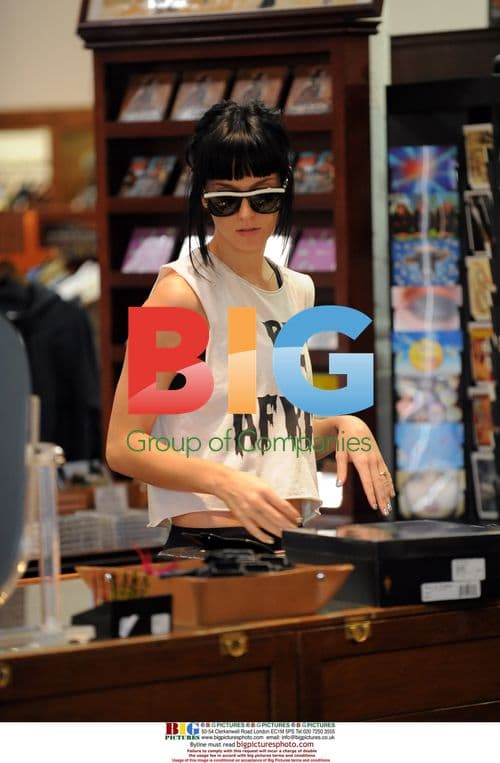 Katy Perry Goes Furniture Shopping
