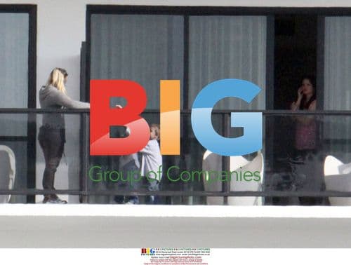 Britney Spears arrives at hotel with son