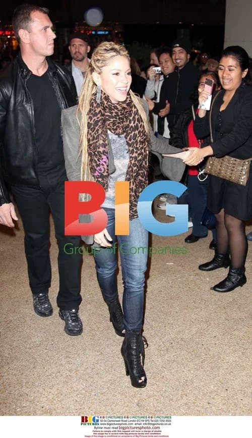 Shakira Arrives at MTV Studios