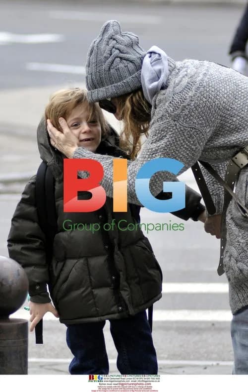 Sarah Jessica Parker Takes Son to School