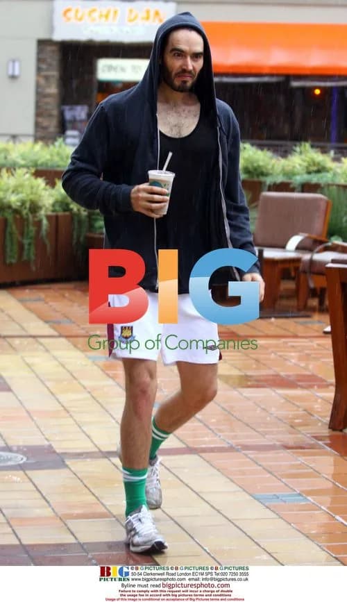 Russell Brand gets fruit juice after workout