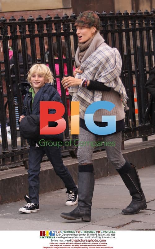 Uma Thurman picks up son from school