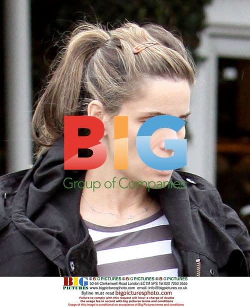 Amanda Peet leaves Fred Segal's in LA