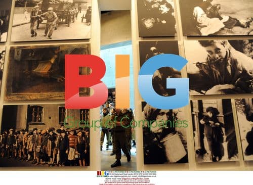 Israeli soldiers at Yad Vashem