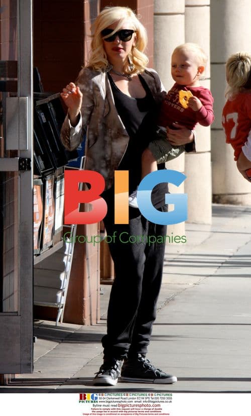 Gwen Stefani and son Zuma leaving Beverly Hills deli