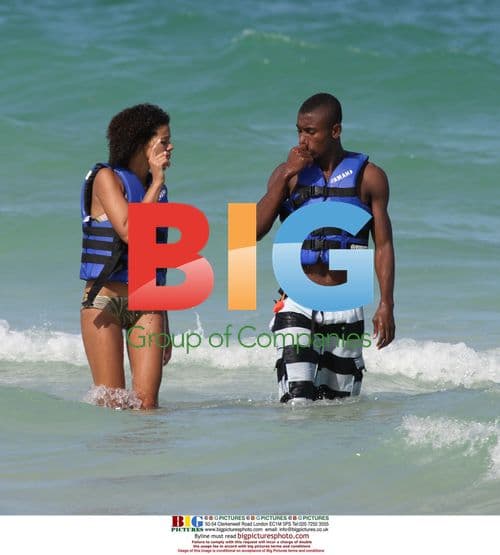 Salomon Kalou Poses with Fans on Miami Beach