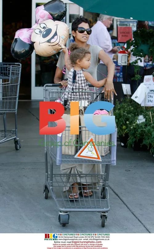 Halle Berry Shopping with Daughter Nahla