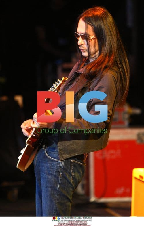 Mick Hucknall and Simply Red Live Performance