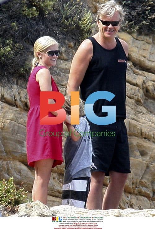 Tim Robbins and Reese Witherspoon beach chat