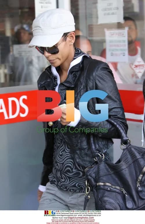 Halle Berry Runs Errands at FedEx
