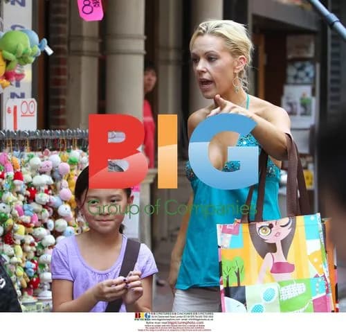 Kate Gosselin and kids explore Chinatown, NYC