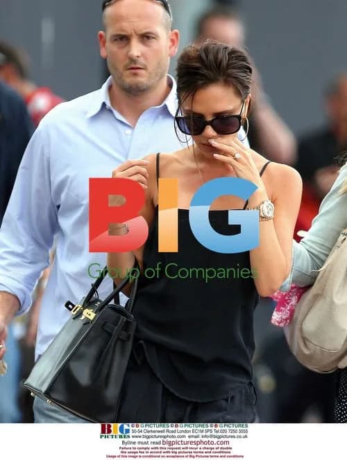 Victoria Beckham Hiding Cold Sore at Airport